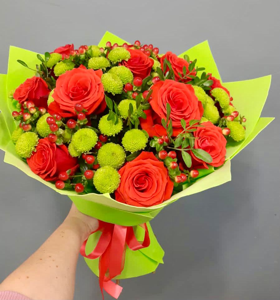 Букет цветов из: Хризантемы и Розы в Юже