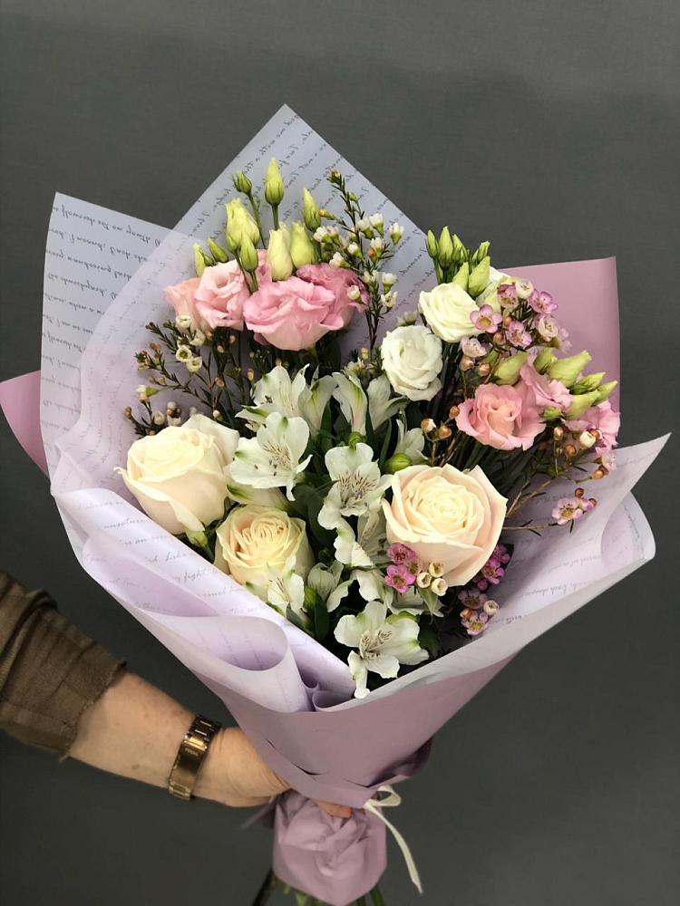 Букет цветов из: Альстромерии, Розы и Лизиантусы в Юже