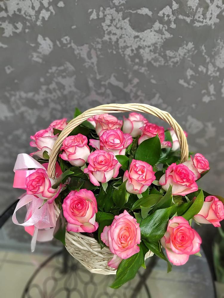 Цветочная композиция из Розы в корзине в Юже