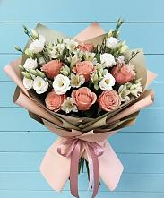 Букет цветов из:  Розы, Альстромерии и Лизиантусы в Юже