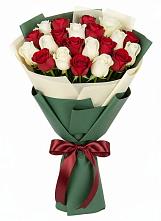 Букет Микс из красных и белых роз в Юже