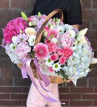 Композиция солнечный день в Юже Цветочная композиция из Розы, Хризантемы, Пионы и Лизиантусы в корзине в Юже