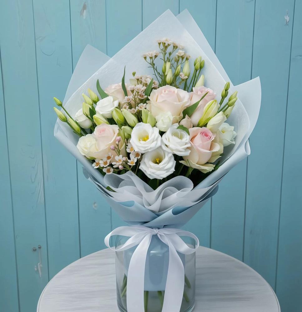 Букет цветов из: Розы и Лизиантусы в Юже