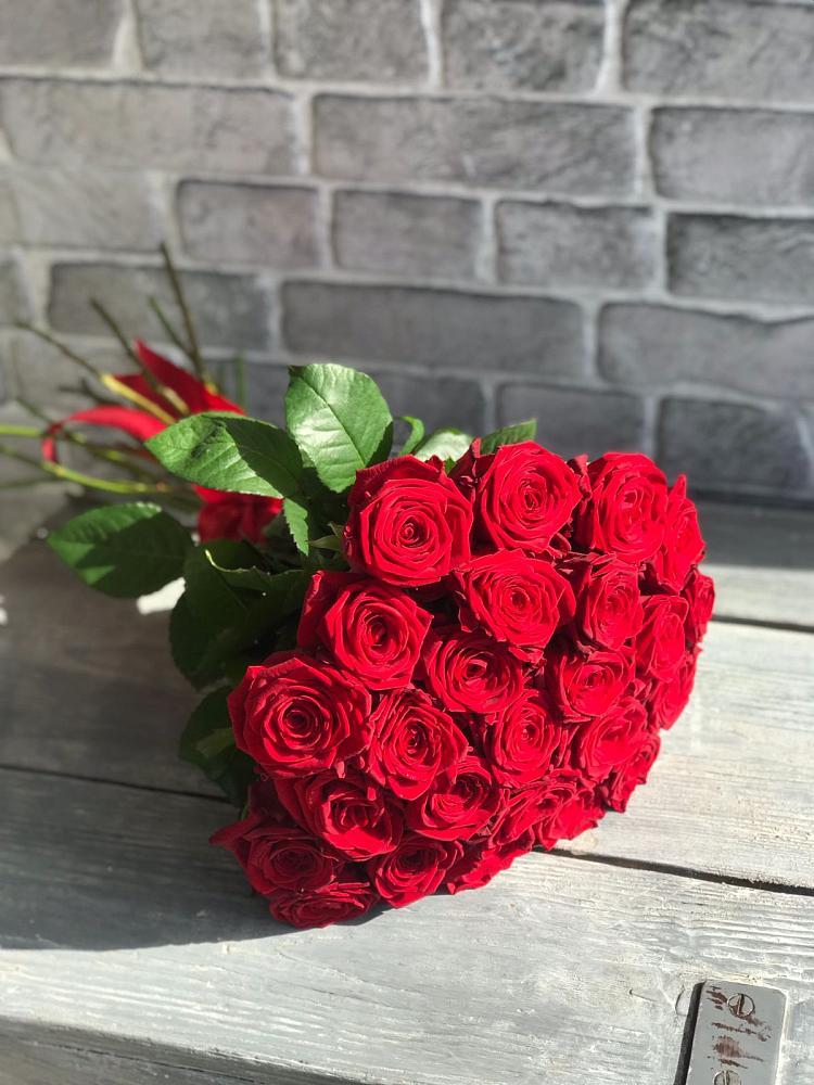 Букет Красные розы Фридом в Юже