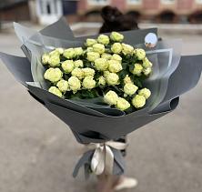 Букет Белые кустовые розы Солинеро в Юже
