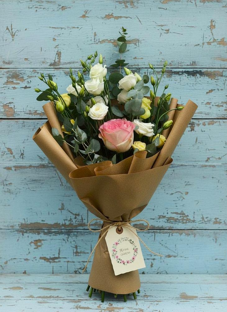 Букет цветов из: Розы и Лизиантусы в Юже