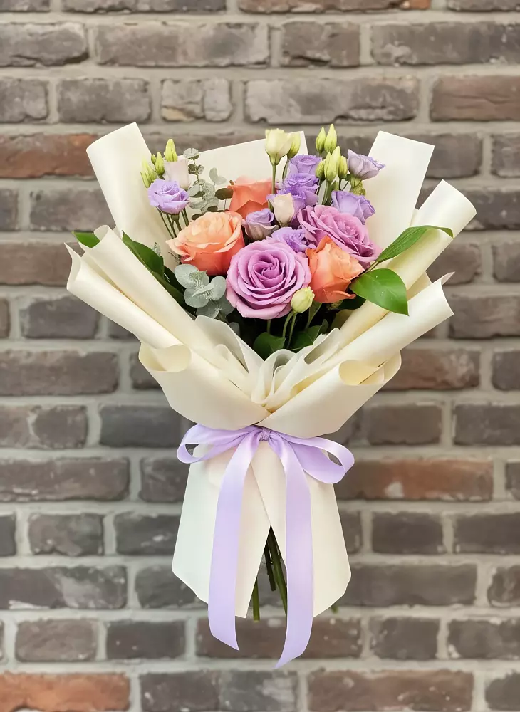 Букет цветов из: Лизиантусы и Розы в Юже