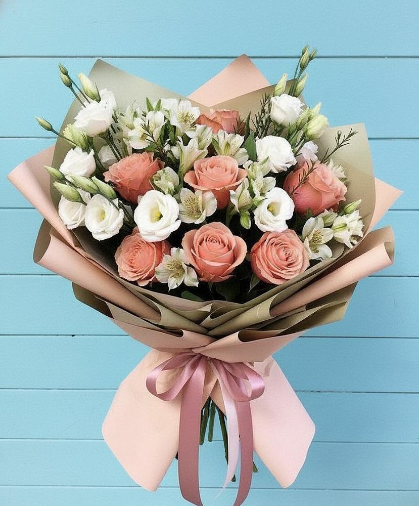Букет цветов из: Розы, Альстромерии и Лизиантусы в Юже