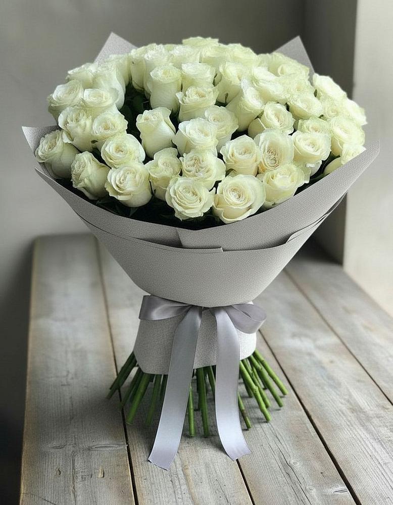 Букет 35 Белых роз в Юже