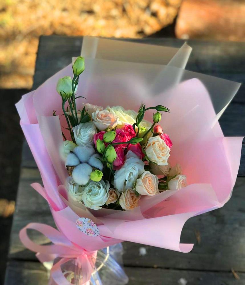 Букет цветов из: Розы и Лизиантусы в Юже