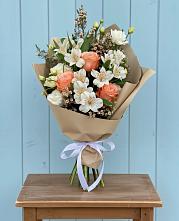 Букет цветов из:  Альстромерии, Лизиантусы, Розы и Хризантемы в Юже