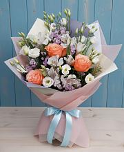 Букет цветов из:  Лизиантусы, Розы, Альстромерии и Гипсофила #REPLACE_PRED# Юже