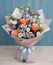 Букет цветов из:  Лизиантусы, Розы, Альстромерии и Гипсофила в Юже