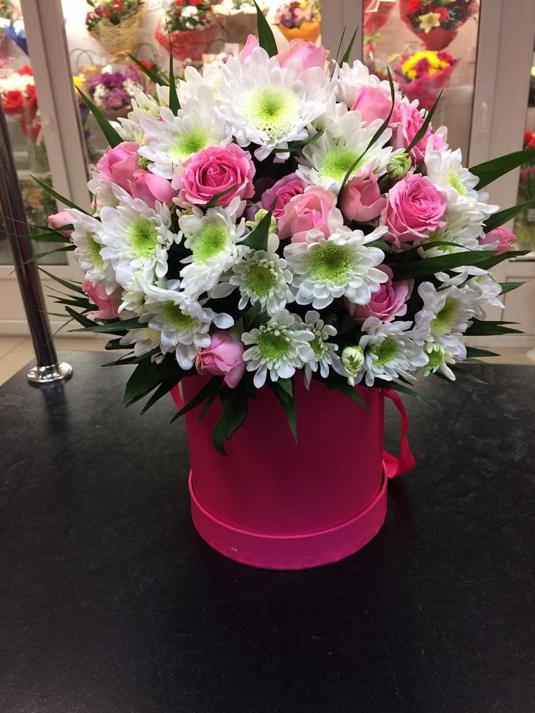 Цветочная композиция из Розы и Хризантемы в шляпной коробке в Юже