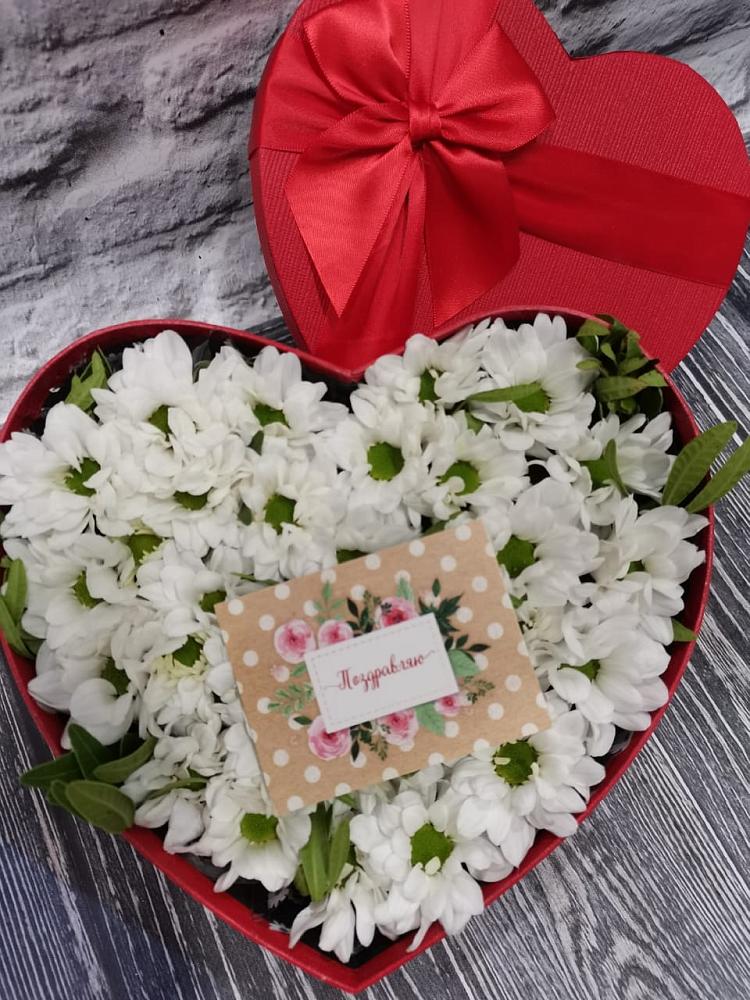 Цветочная композиция из Хризантемы в виде сердца в Юже