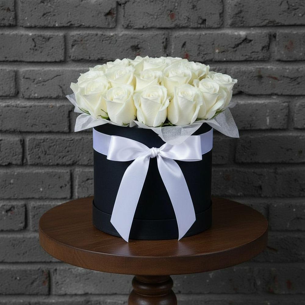 Цветочная композиция из Розы в шляпной коробке в Юже