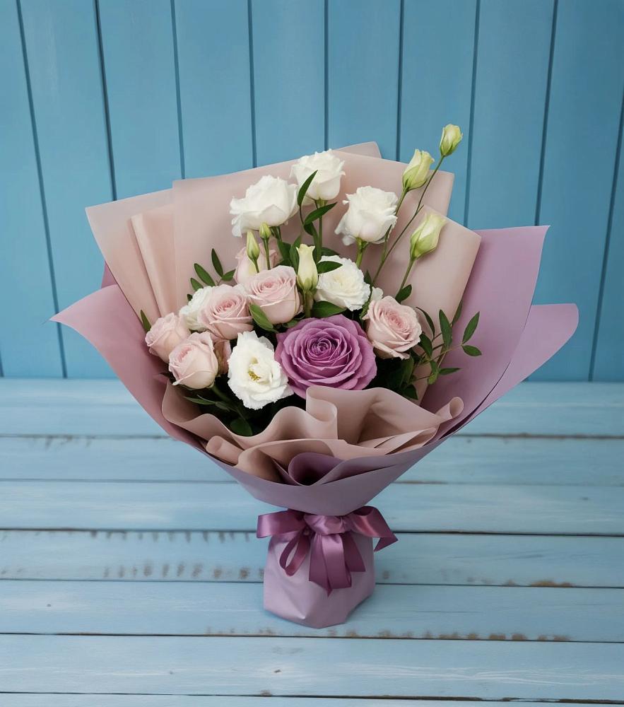 Букет цветов из: Розы и Лизиантусы в Юже